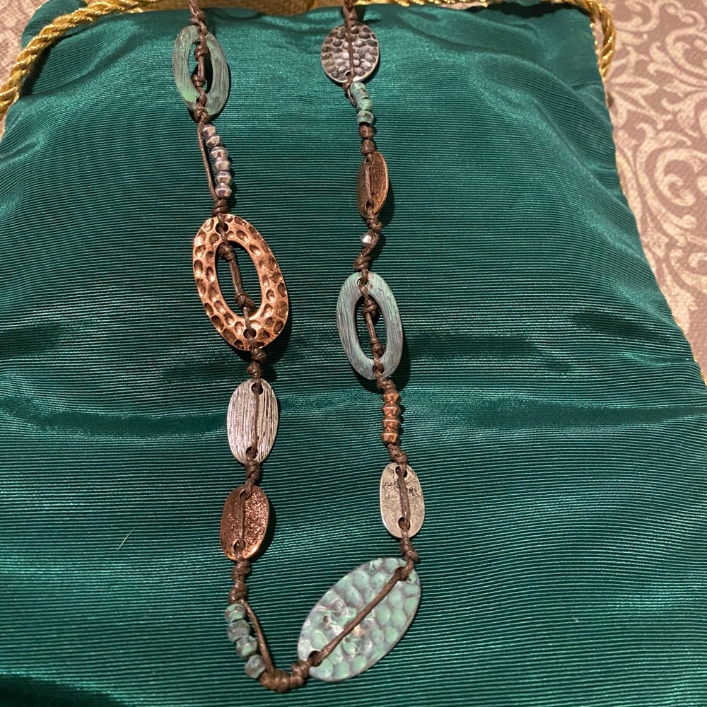 BUNDLE OF JEWELRY - Picture 5 of 12